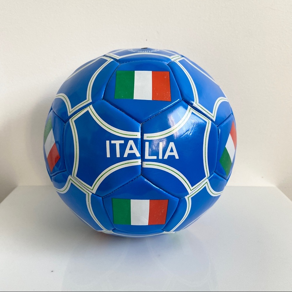 Italia size 5 soccer ball. No child labour certified. Made in Pakistan.